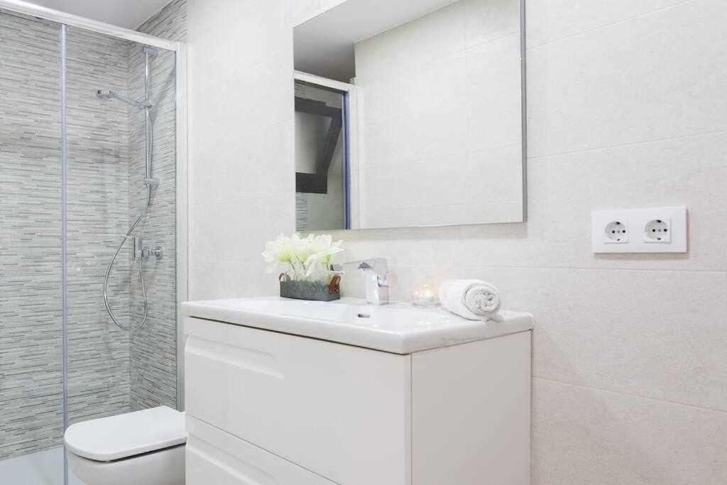 Apartamento Para 4 Con Terraza En El Centro Girona Exterior photo